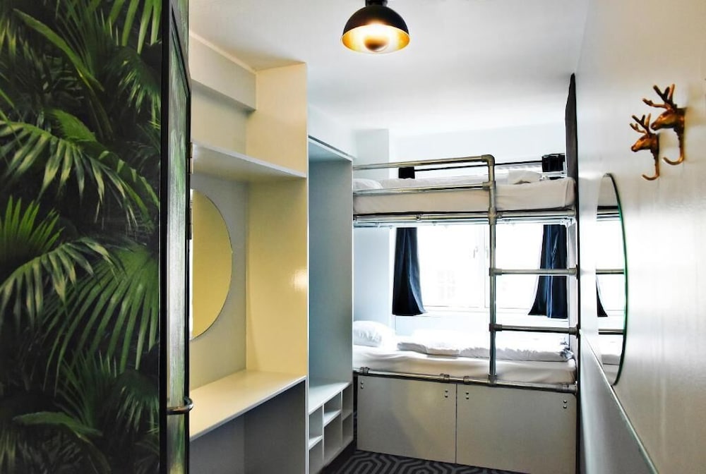 Twin Room With Shared Bathroom (Bunk Beds)