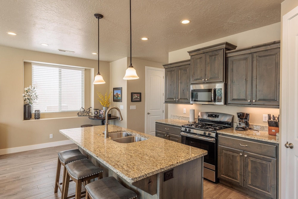 Townhome, Multiple Beds, Mountain View (Suite Escapes) photo 2