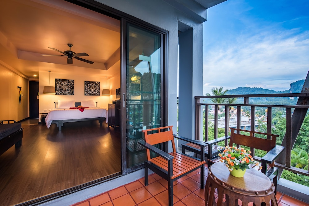 Deluxe Room, Sea View - Photo 13