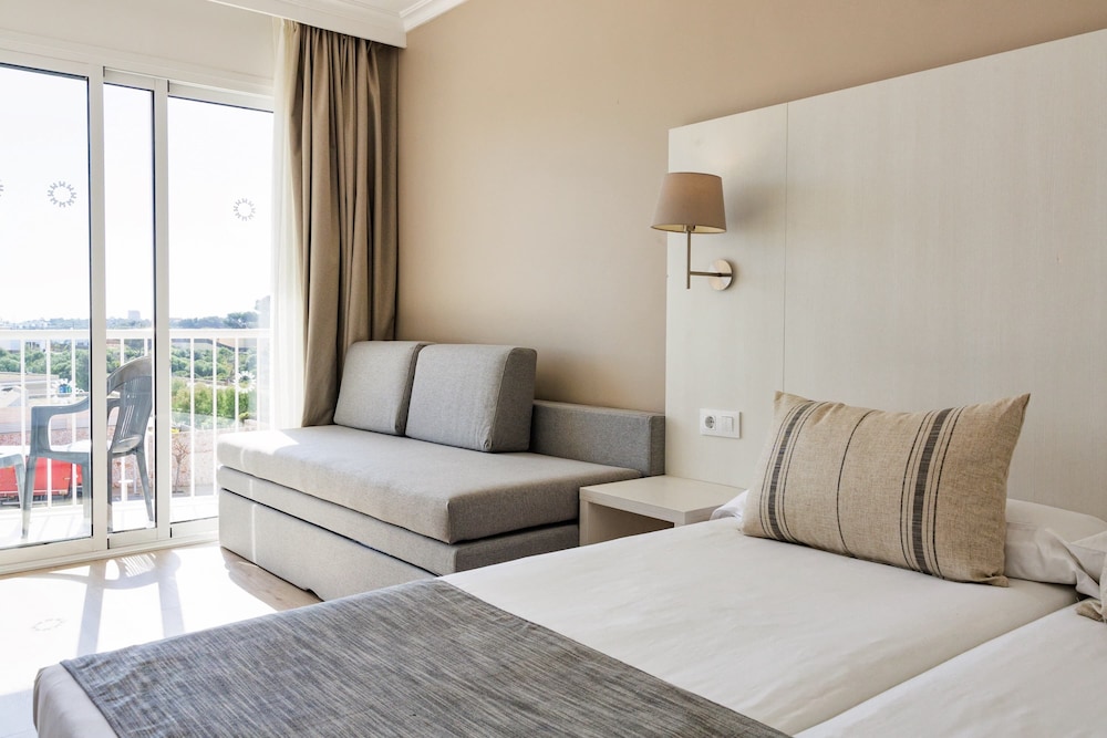 Twin Room, Balcony (2 adults + 2 children)