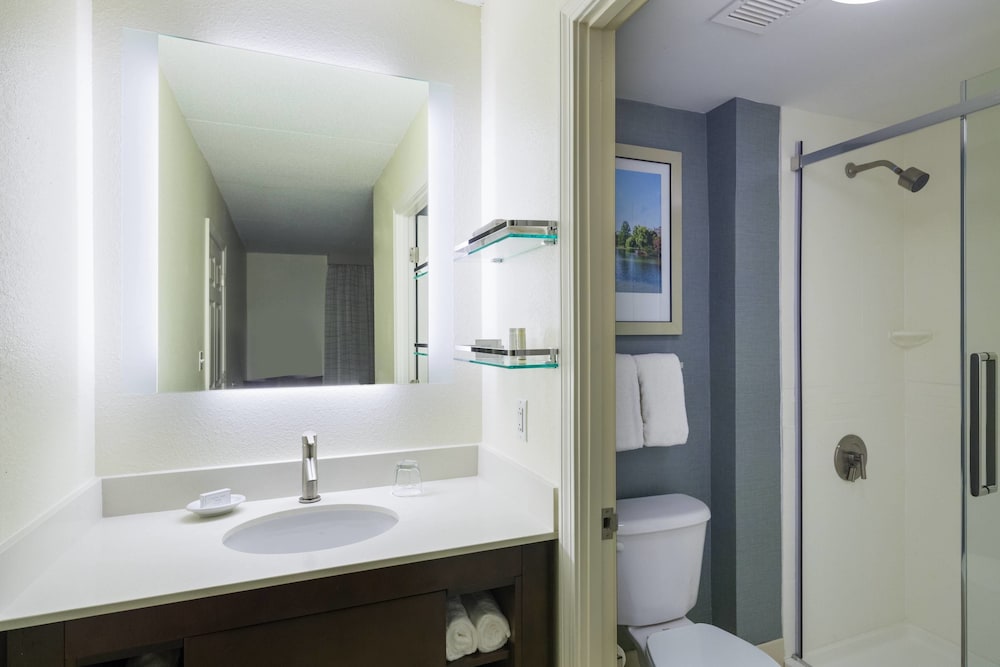 Suite, 2 Bedrooms, Fireplace, Corner - Photo 7