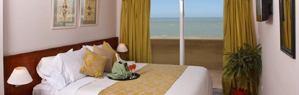 Deluxe Suite, 1 Queen Bed, Private Bathroom photo 1