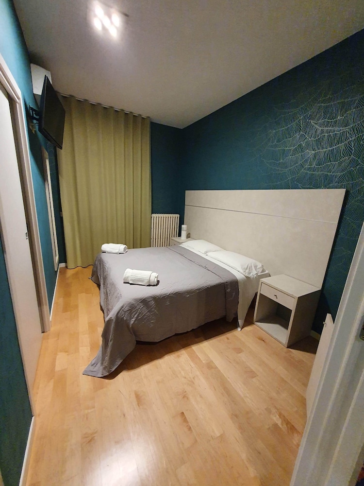 Double Room, Ensuite, Hill View photo 1