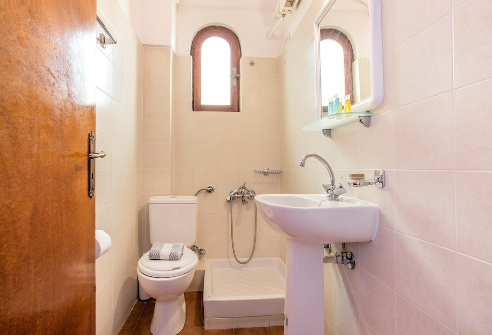 Economy Room, 1 Double or 2 Twin Beds, Balcony photo 2