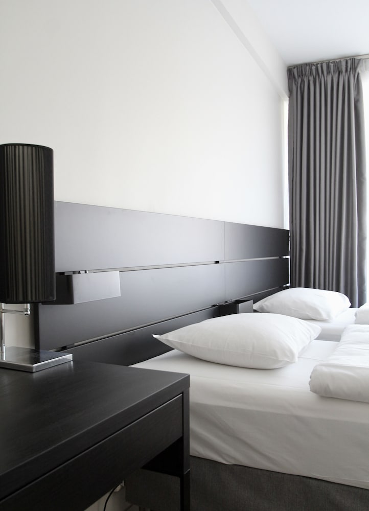 Economy Twin Room, 2 Twin Beds photo 1