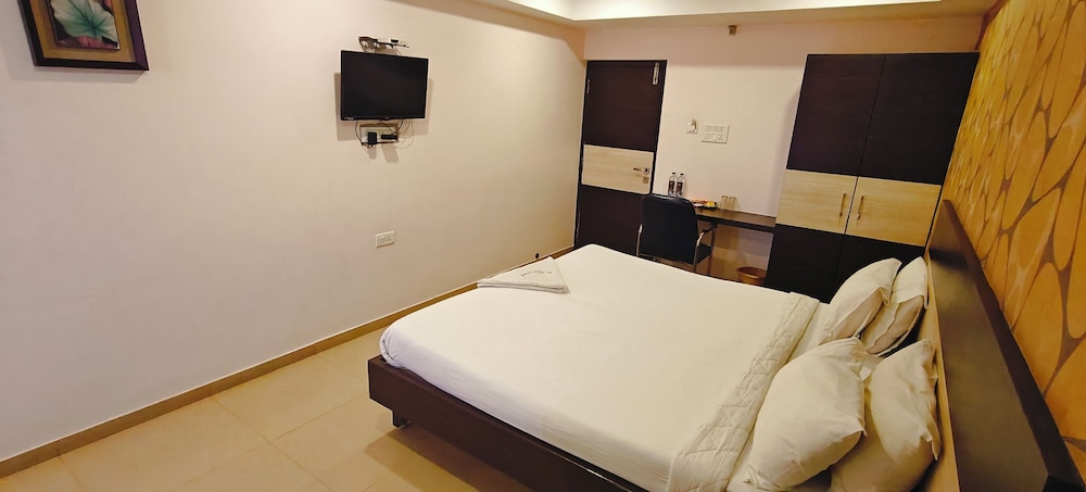 Deluxe Double Room, City View