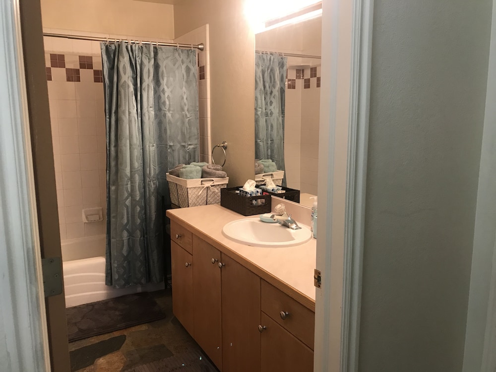 Premium Condo, 1 Bedroom, Kitchen (Unit E8) photo 3