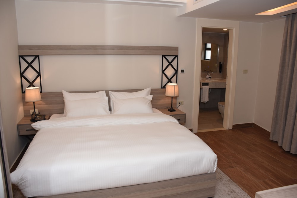 Junior Suite King or Twin City View