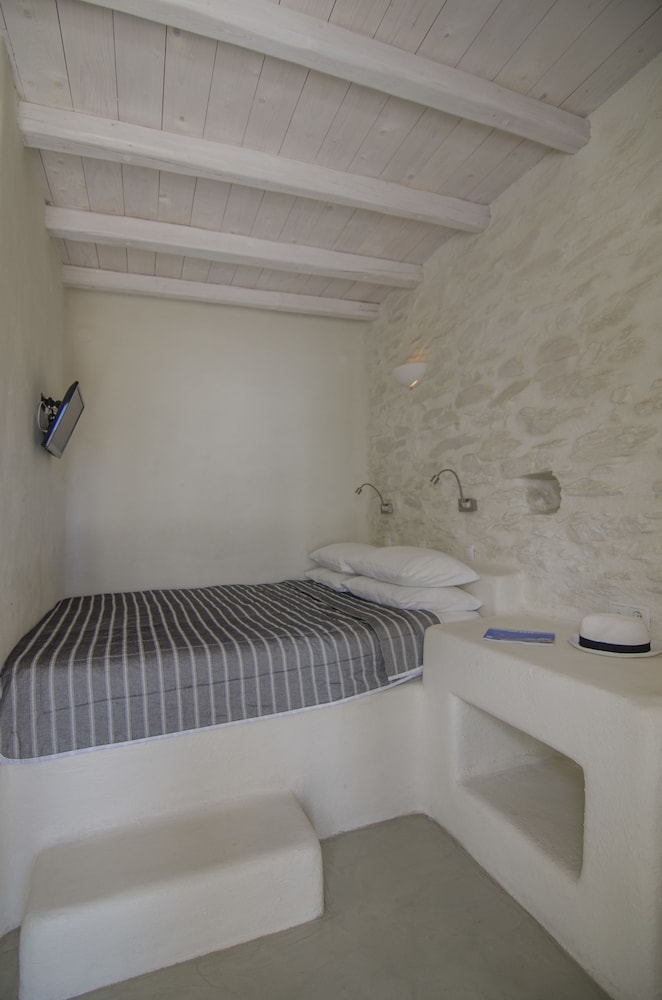Traditional Double Room (Economy) - Photo 10