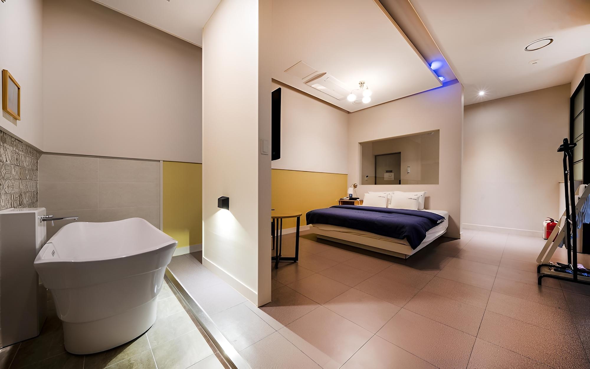 Room (Deluxe room) - Photo 12