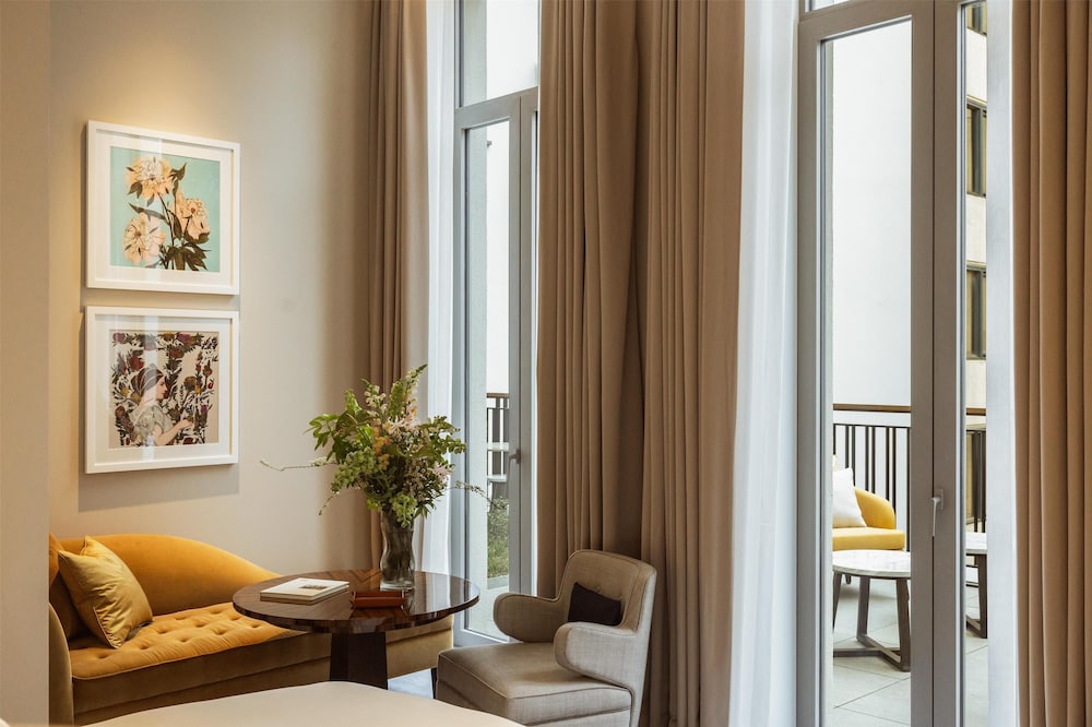 Junior Suite (Deluxe) photo 2
