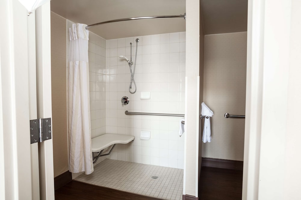 Suite, 2 Queen Beds, Accessible - Photo 5