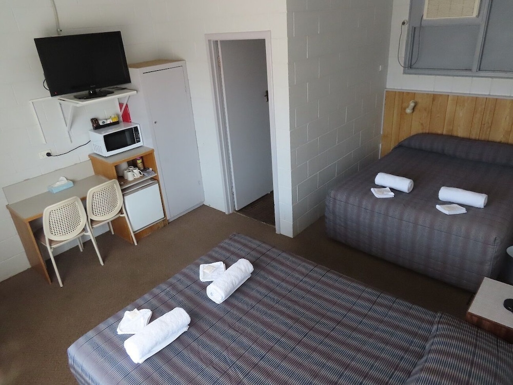 Standard Room, 2 Queen Beds photo 3