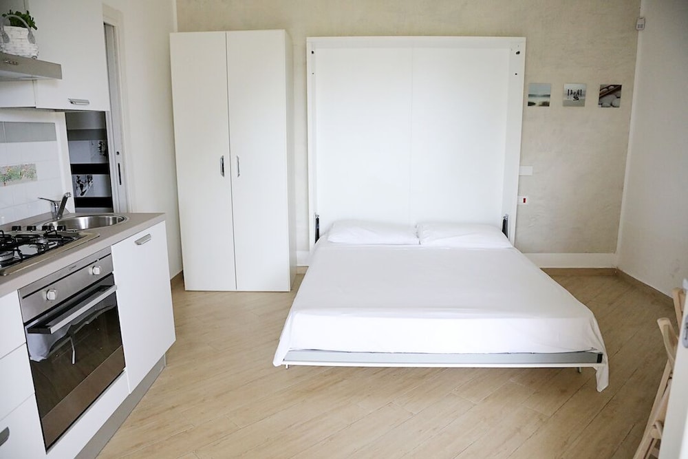 Apartment, 1 Queen Bed, Kitchen, Garden View