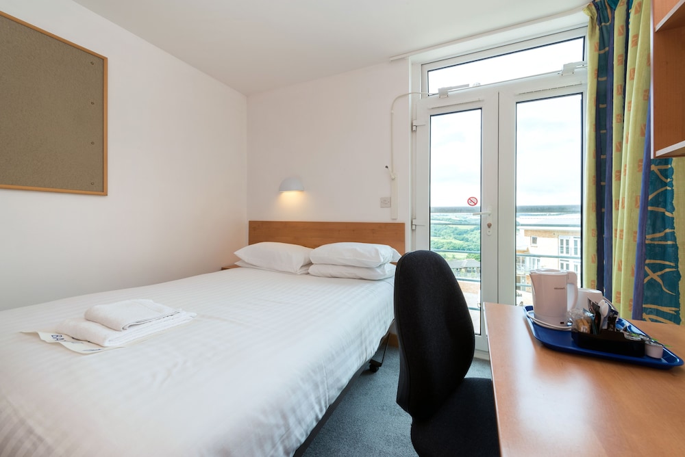 Single Room, 1 Double Bed, Private Bathroom (No TV) photo 2