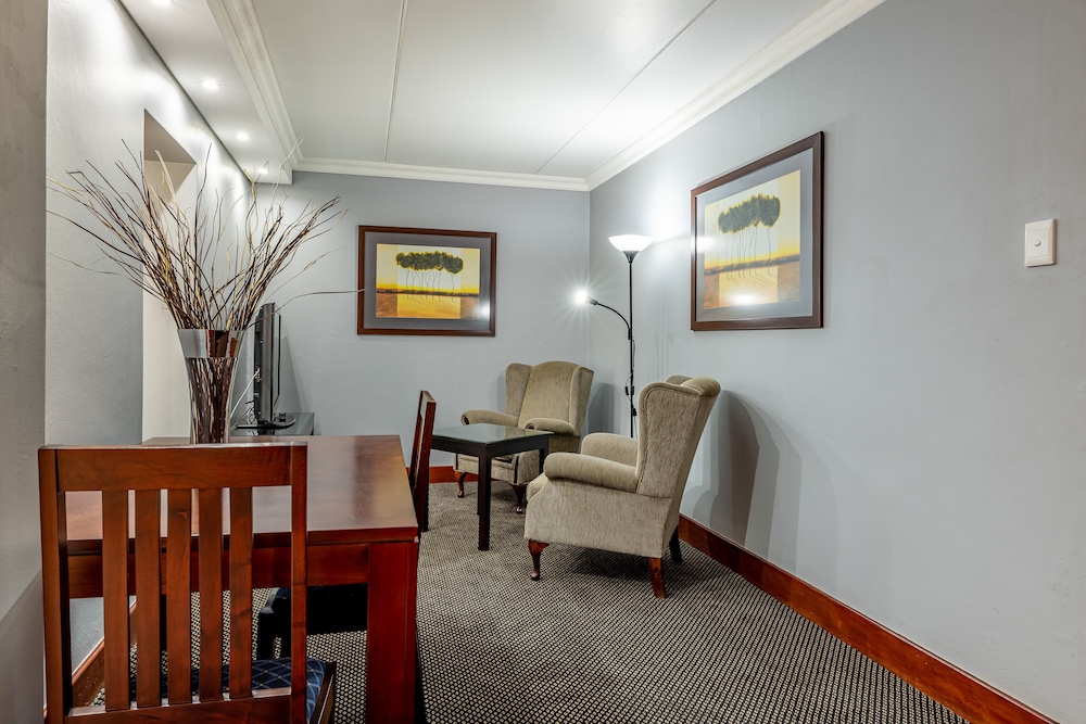 Suite - Photo 7
