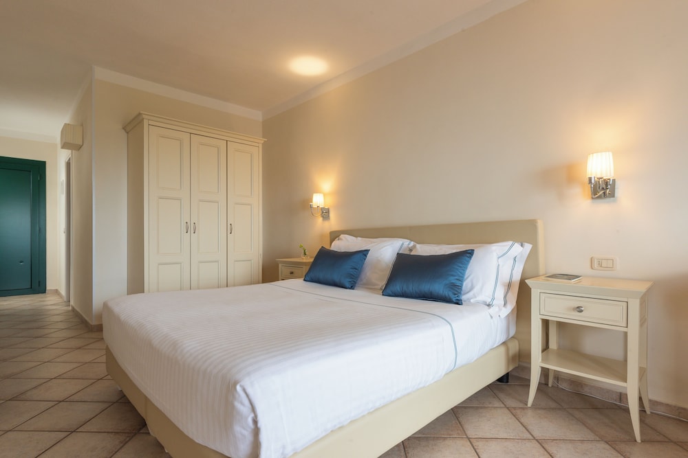 Deluxe Room, Sea View - Photo 1