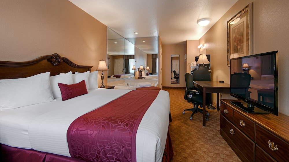 Standard Room, 1 King Bed, Non Smoking, Hot Tub - Photo 1