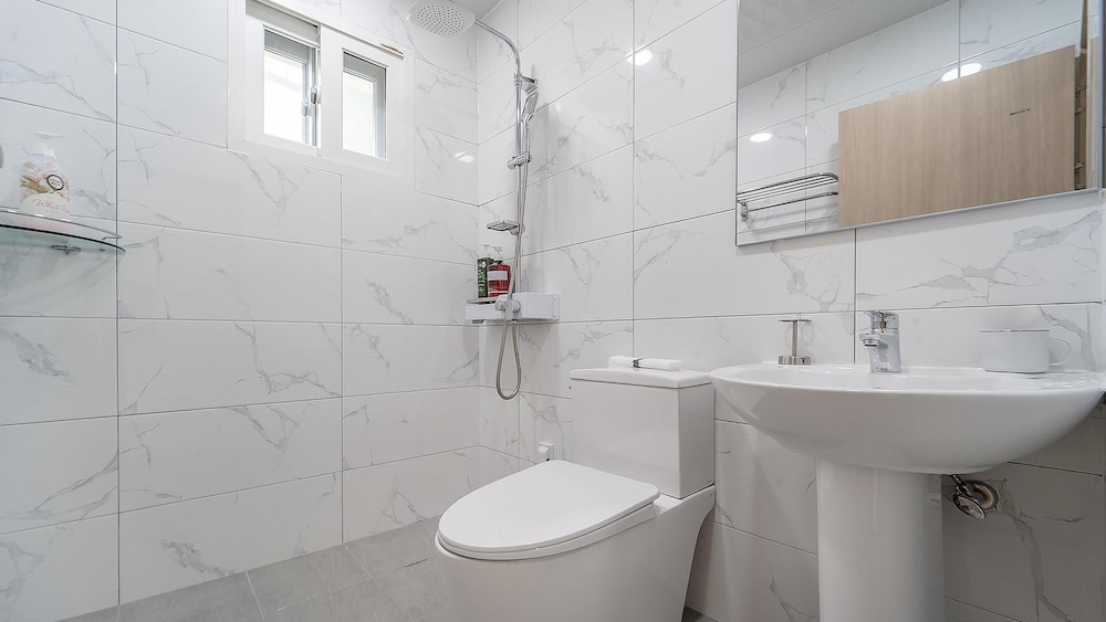 Basic Room, 1 Bedroom (201 (River view)) - Photo 9