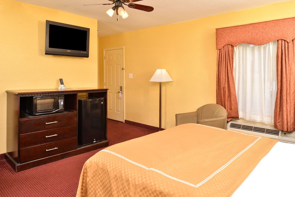 Room, 1 Queen Bed, Smoking photo 2