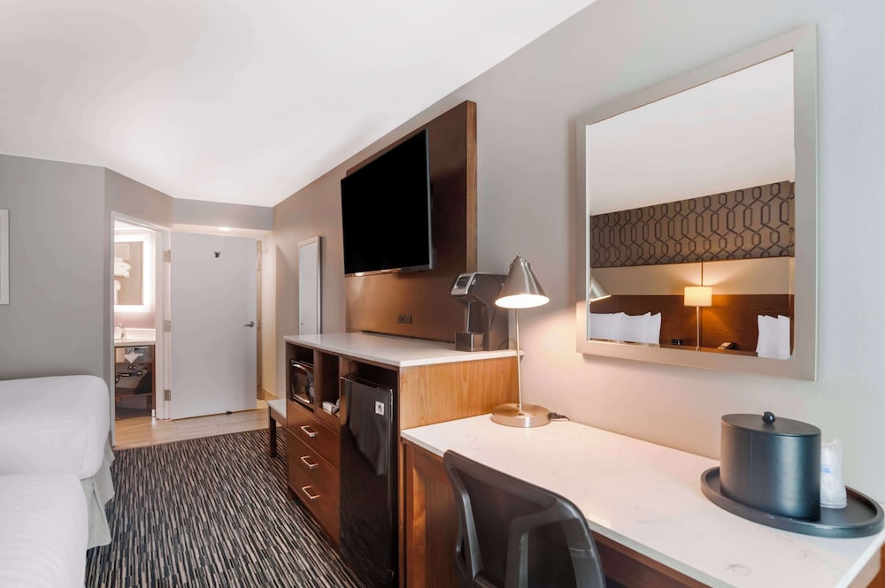 Standard Room, 2 Queen Beds, Non Smoking, Refrigerator & Microwave