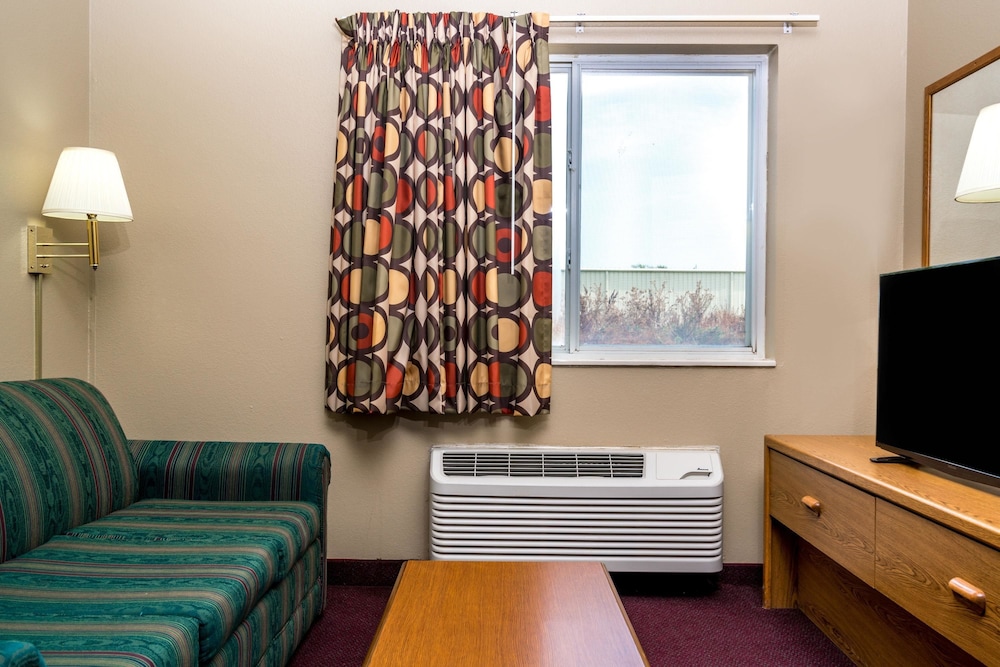 Suite, 1 King Bed, Refrigerator photo 2