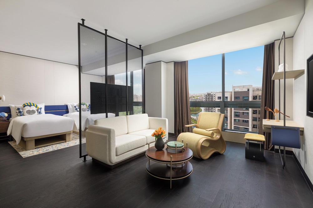 Suite, 2 Twin Beds (Kitchen Area)