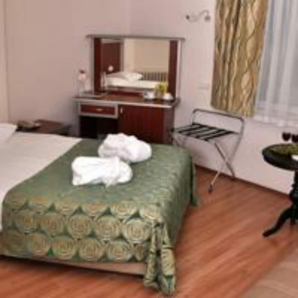 Economy Double Room, 1 Double Bed, City View photo 3