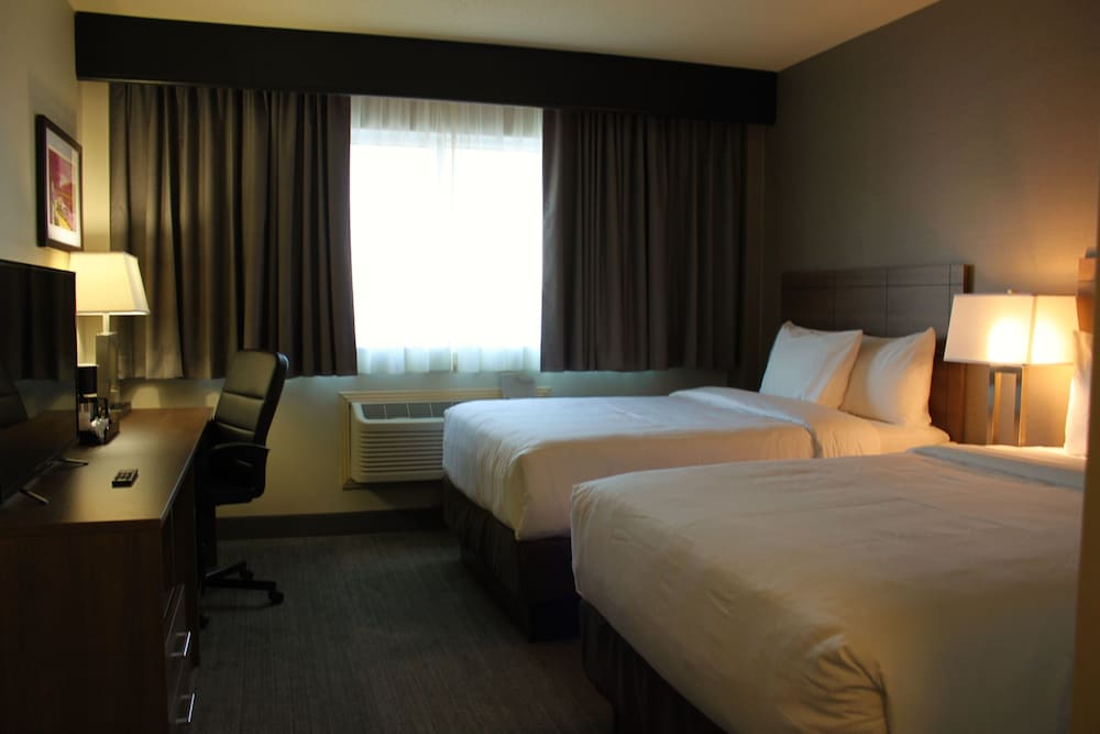 Quadruple Room, 2 Queen Beds - Photo 2