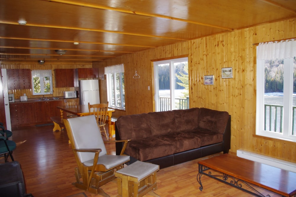 Family Chalet, 3 Bedrooms, Lakeside photo 3
