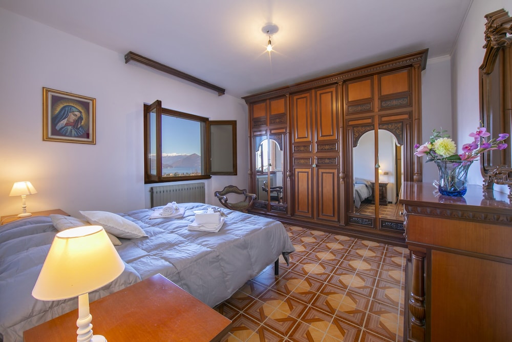 Family Apartment, Multiple Bedrooms, Mountainside (Oasi di Castelveccana Apt Pool and) photo 2