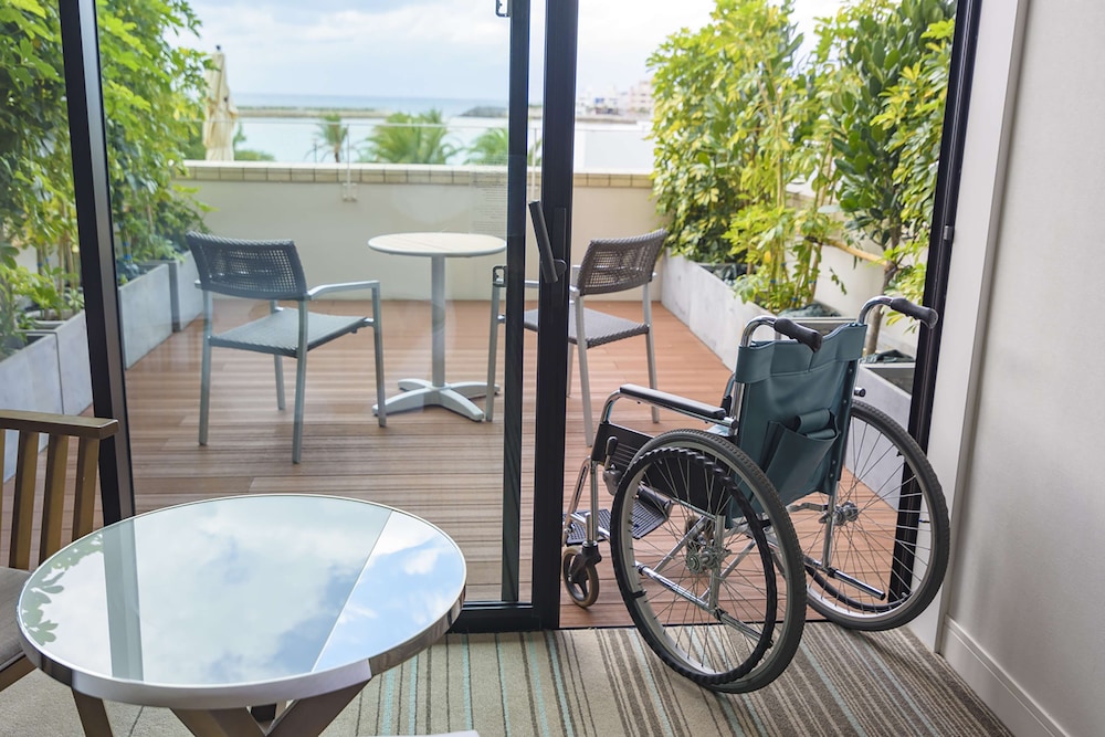 Twin Room, Accessible (Roll-in Shower)