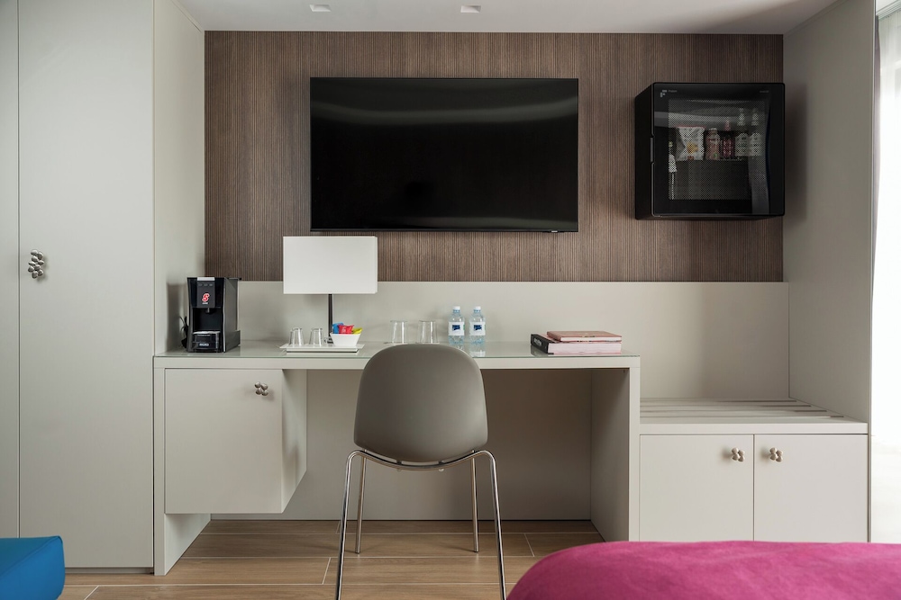 Deluxe Double or Twin Room - Photo 11