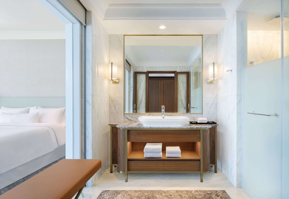 Junior Suite, 1 King Bed - Photo 4