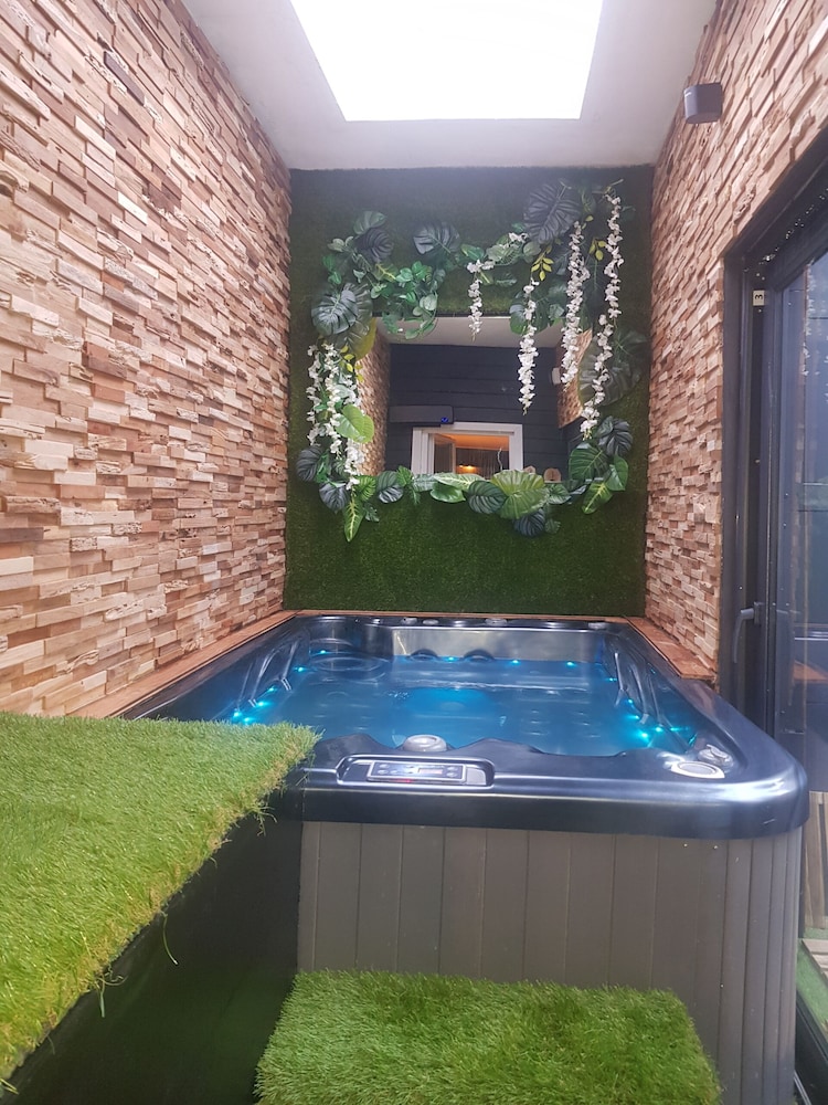 Suite, Hot Tub (Terre) photo 3