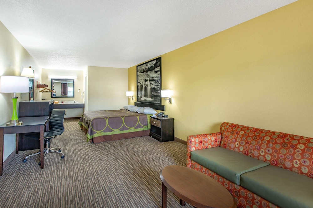 Suite, 1 King Bed - Photo 1