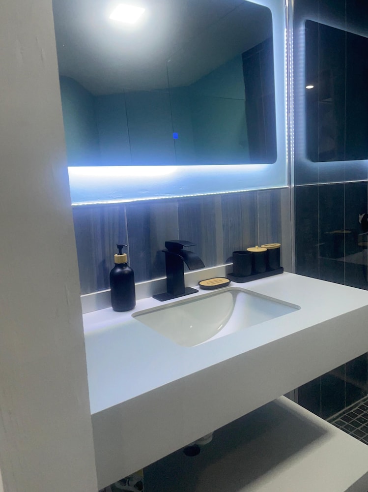Deluxe Suite, Partial Ocean View, Annex Building photo 3
