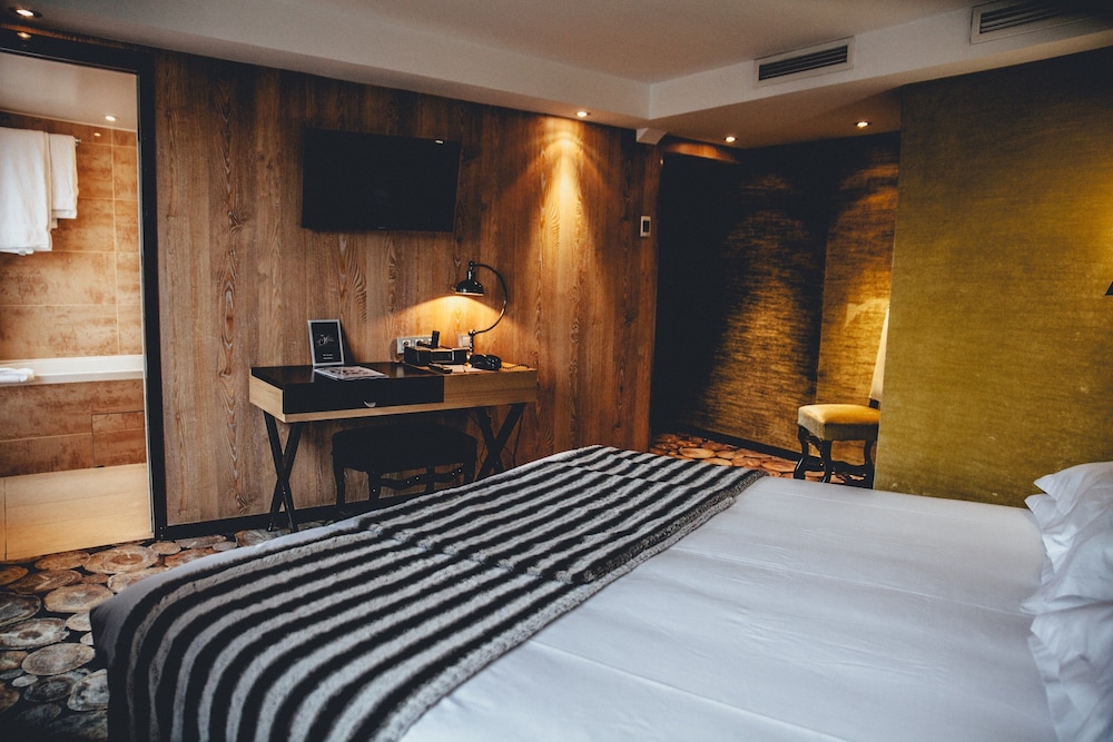 Standard Room, 1 Queen Bed