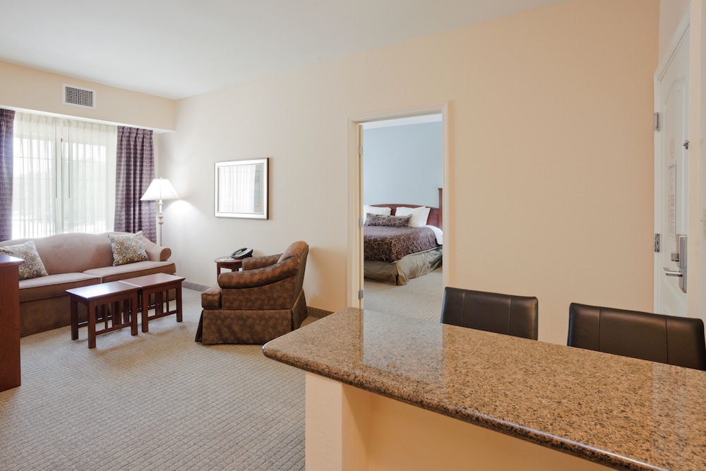 Suite, 2 Bedrooms, Accessible Bathtub, Kitchen (Mobility) - Photo 2