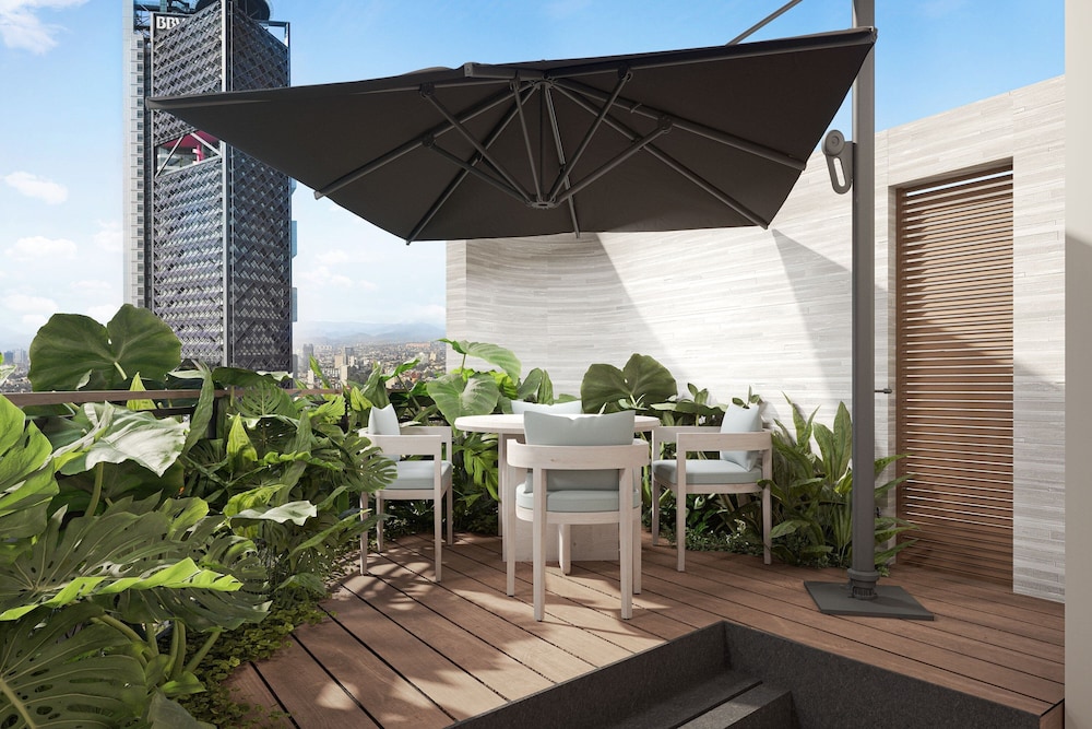 Grand Room, 2 Queen Beds, Terrace thumbnail 6