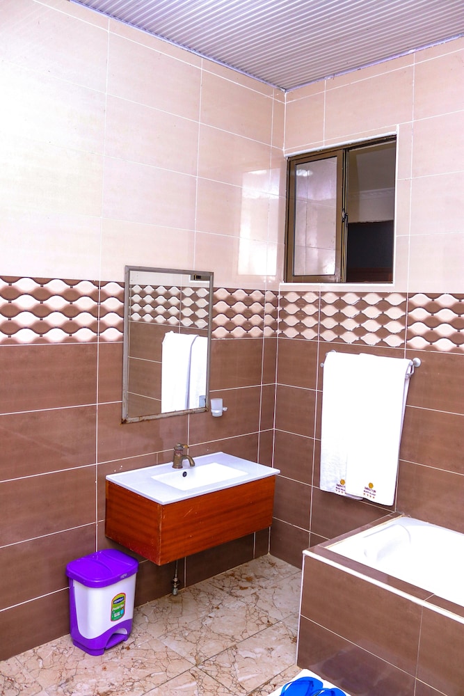 Deluxe Single Room, 1 Queen Bed photo 3