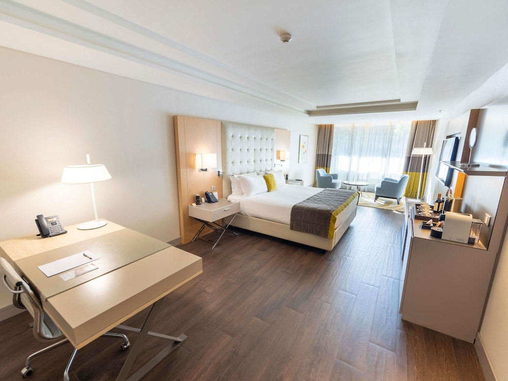 Deluxe Suite, 1 Double Bed, Accessible, Park View