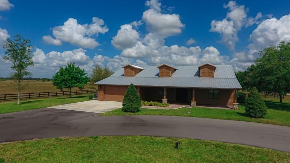 Family House photo 2