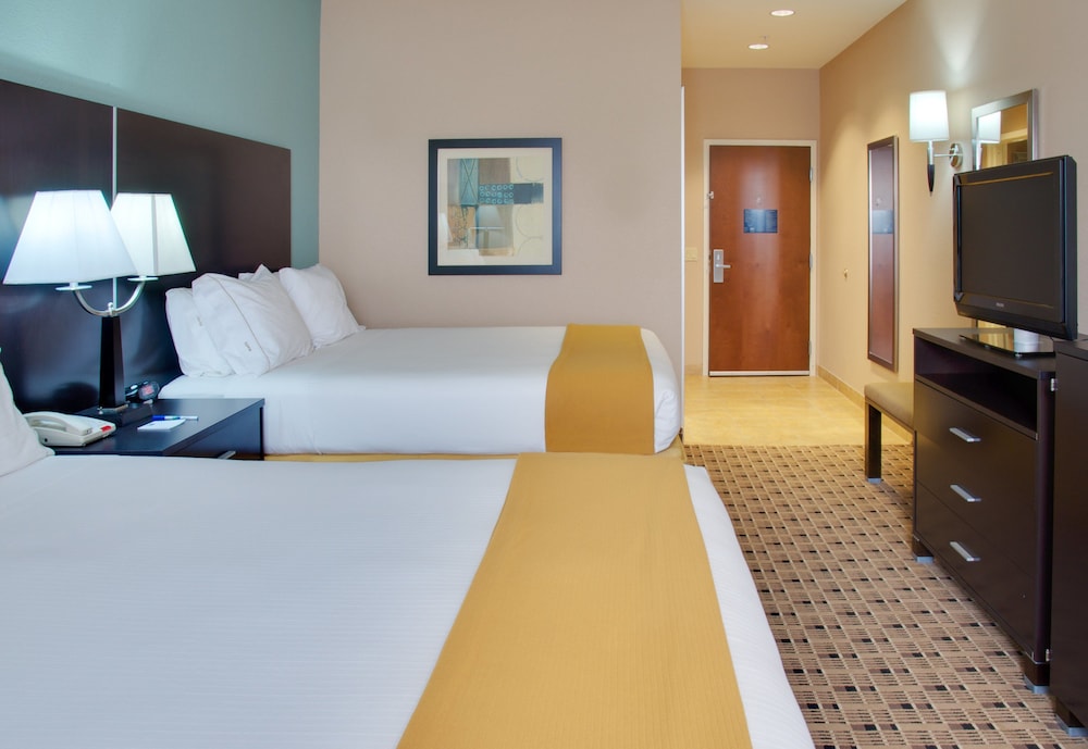 Standard Room, 2 Queen Beds - Photo 1