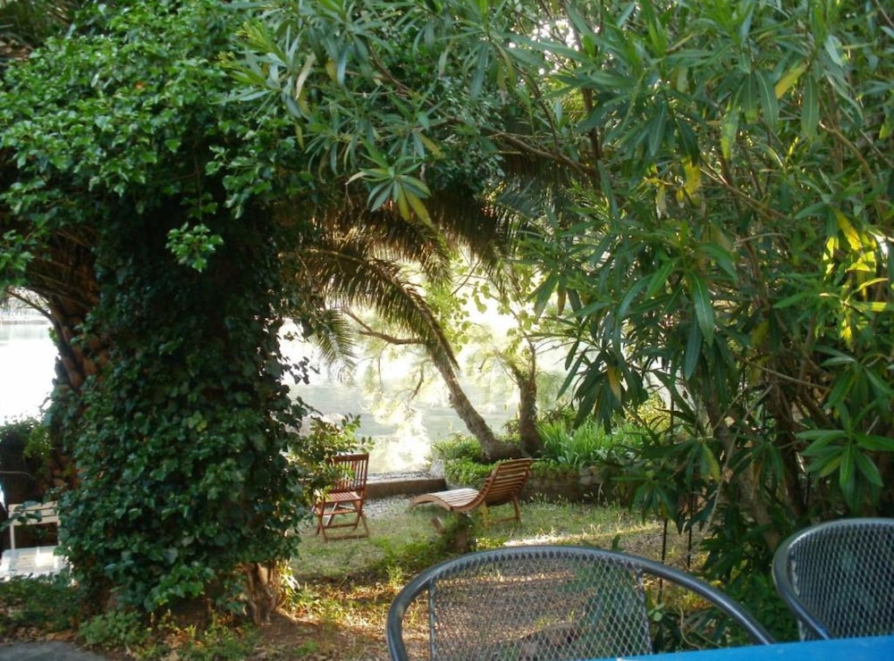 House (Two Bedroom Holiday Home With Sea Vie)