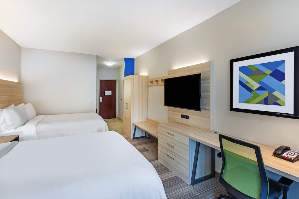 Standard Room, 2 Queen Beds - Photo 3