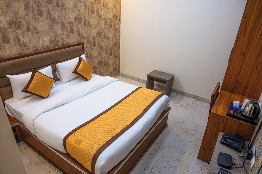 Superior Double Room, City View
