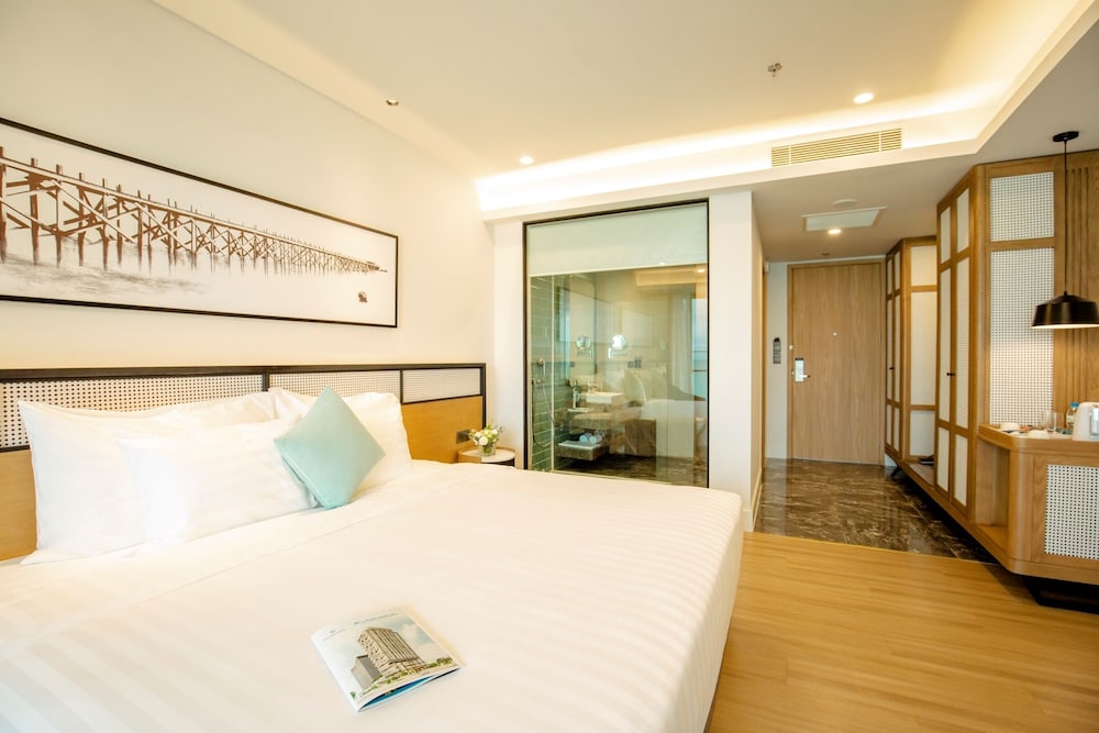 Deluxe Triple Room, City View