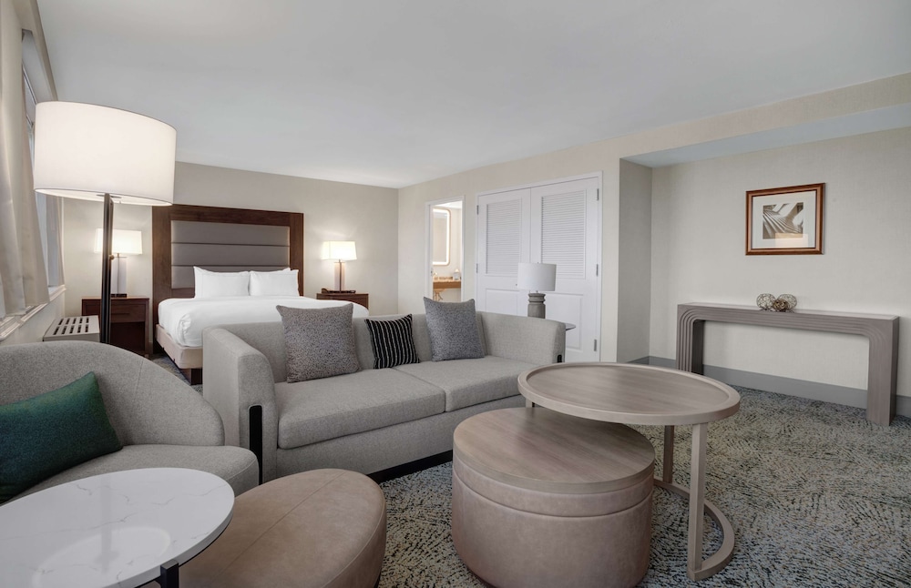 Junior Suite, 1 King Bed, Accessible photo 3