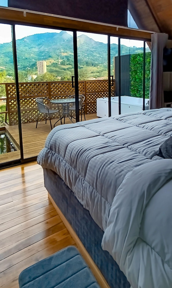 Deluxe Double Room, Jetted Tub, Mountain View photo 1